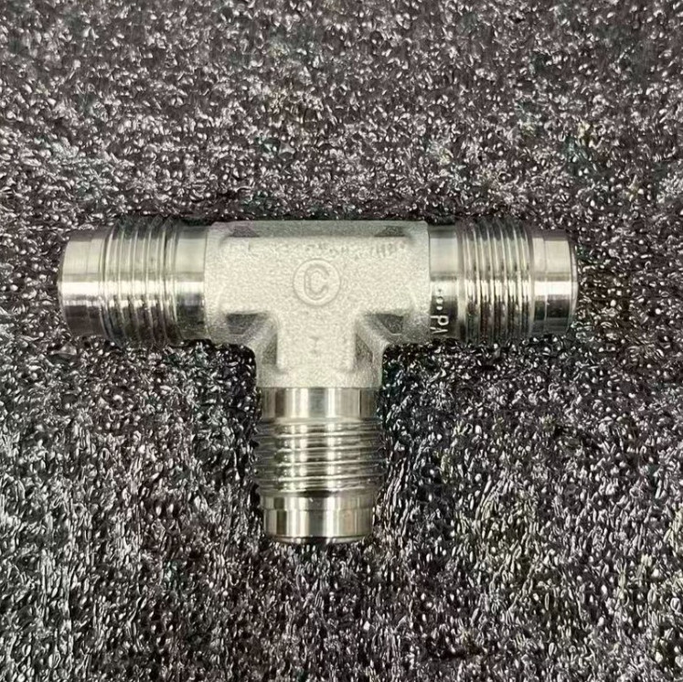 USED Swagelok SS-4-VCR-T: 316 Stainless 1/4 in. Union Tee VCR Face Seal Fitting