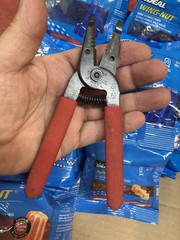 Ideal 100 Big Blue, 100 Orange & 40 Red Wire Nuts + Connectors & Strippers