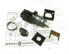 General Electric GE 2-Position Maintained Selector Switch CR104MB12202 NOS