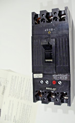 GE TFJ236200WL 200 A 600V 3 POLE CIRCUIT BREAKER J-122 F-225