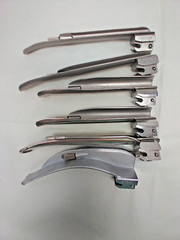 Laryngoscope Pieces – 2 Handles and 25 Blades – Sizes 0, 2 and 3 – Parts Only