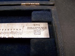 VINTAGE BROWN & SHARPE #570 7″ MACHINIST VERNIER INSIDE OUTSIDE CALIPERS IN CASE