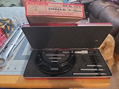 NOS Starrett Mechanical Outside Micrometer Caliper 0mm-100mm No. 244M 224MAA-RL