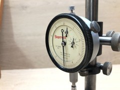 Starrett no 654 inspector dial bench gage w/ 25-611 dial indicator (needs work)