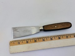 Russell Green River Works USA 1.5″ Stiff Blade Scraper Blunt Tip Putty Knife