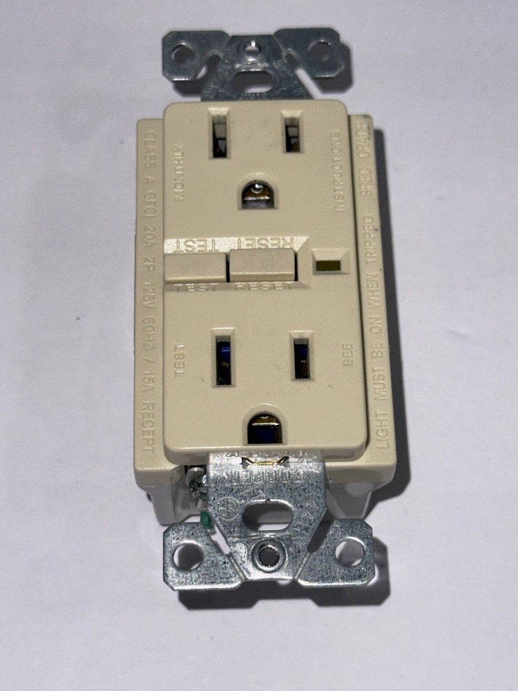 “LOT OF 7” COOPER E60120 Wiring Devices 20 -Amp 125-volt Commercial Decorator