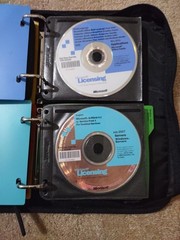 MICROSOFT Volume Licensing Canvas Storage Binder 12.5” x 9” x 3”Full W/ 70 Discs