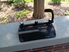 MASTER PRODUCTS 3 HOLE PUNCH BLACK USED