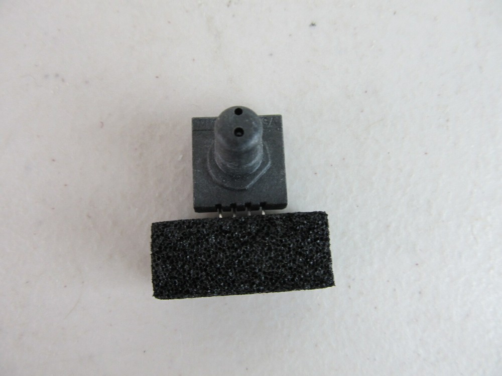 HONEYWELL 136PC15A2 Pressure Sensor 15PSI (103.42kPa)