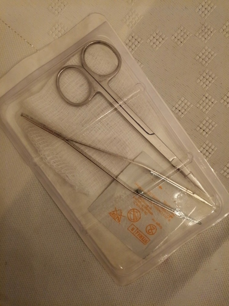 MEDICAL ACTION INDUSTRIES SUTURE REMOVAL TRAY STERILE REF 61112