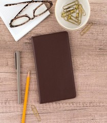 Day-Timer Antique Vinyl Open Style Planner Wallet, Burgundy, Pocket 3-1/2×6-1/2″