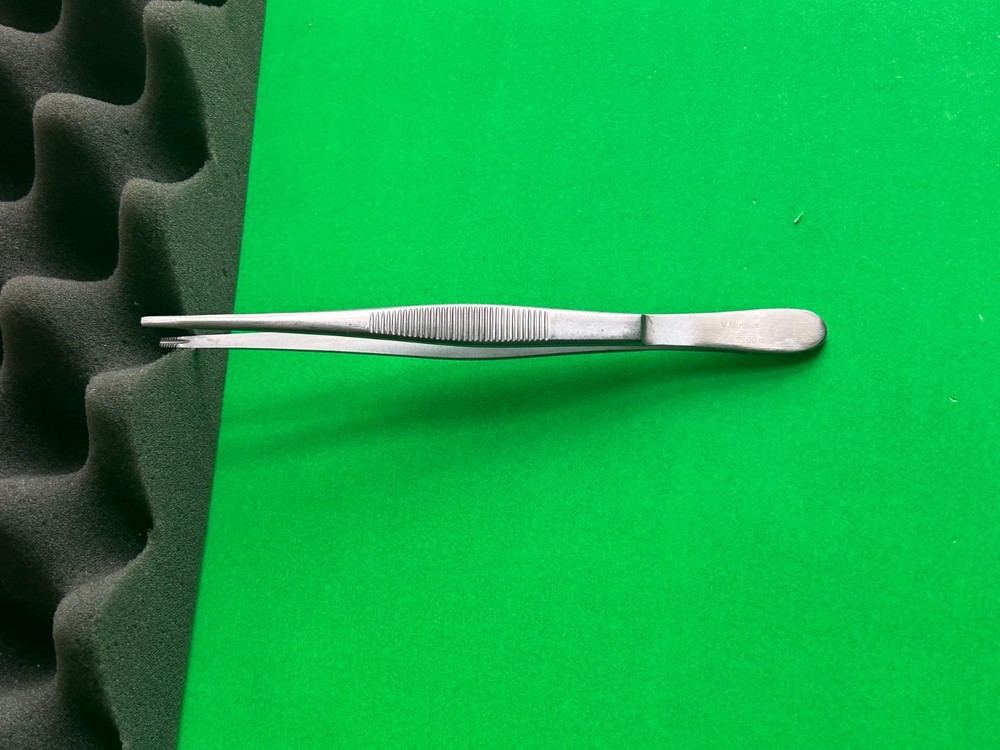 V.Mueller SU2600 Forceps Sharp, Serrated Tips