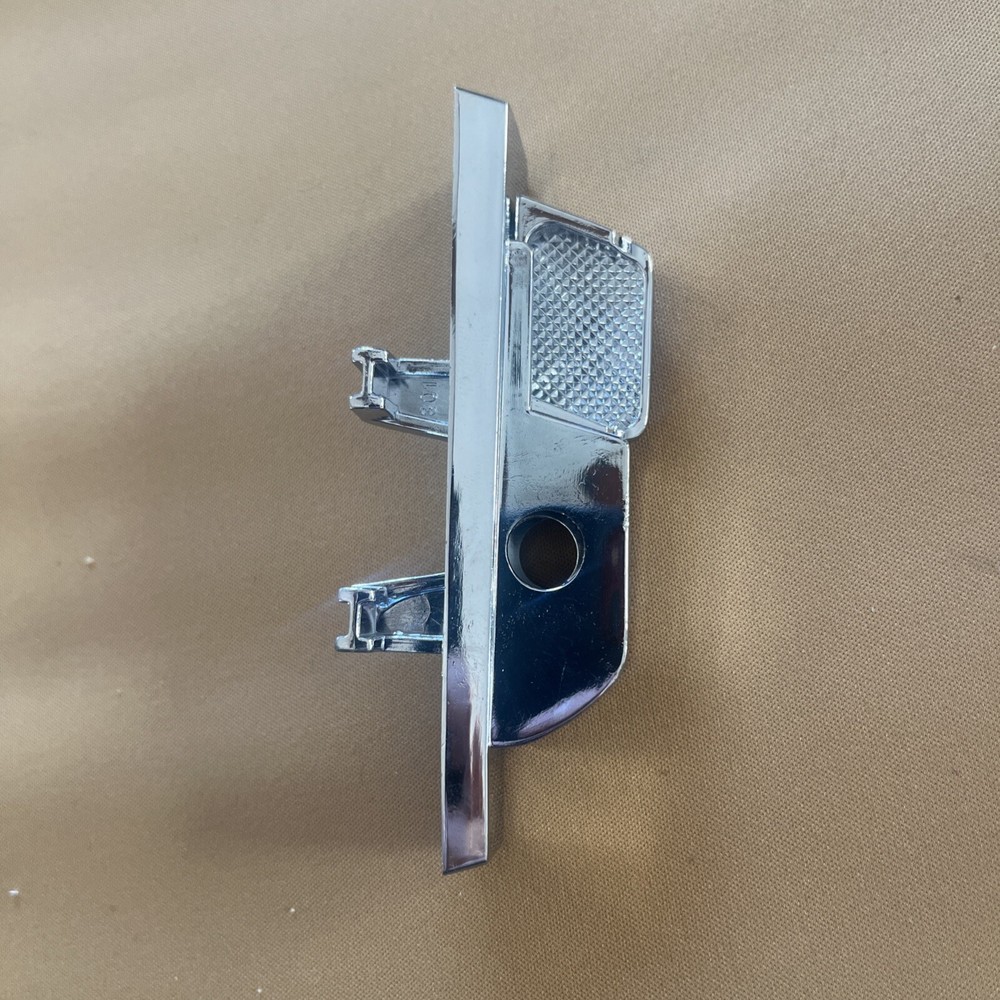 Right Hand 2-Piece Locker Handle Assembly To Fit Republic