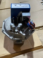 Honeywell V8944B 1019 1″ NPT 24V Diaphragm Gas Valve New/Open Box
