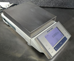 Mettler Toledo XS6001S Precision Balance 6100g d= 0.01g Touchscreen