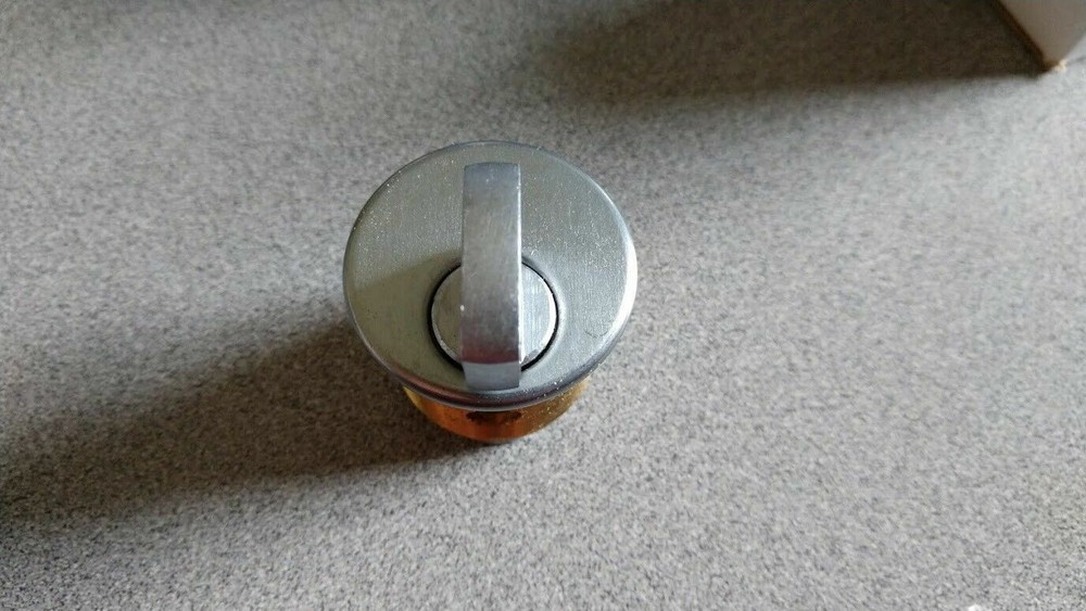 AMERICAN LOCK 9220 1 1/8″ THUMBTURN WITH REGULAR CAM US26D MADE IN USA NOS