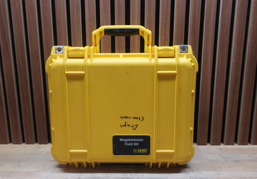 AEMC 1040 | Megohmmeter 1000V Insulation Resistance Tester w/ Hard Case