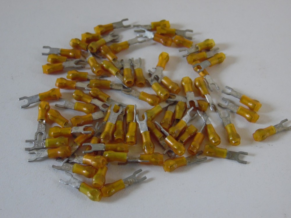 50 count burndy 26-20 awg insulated fork spade terminal connector 2-3 stud