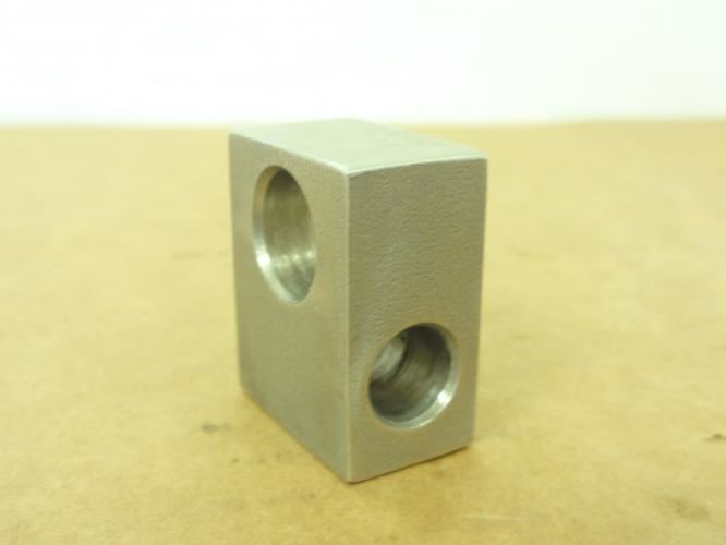 194404 New-No Box; MFG- 011-02-1773 Block; 1-1/4″L x 1″W x 5/8″H; 1/2″ID/5/8″ID