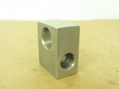 194404 New-No Box; MFG- 011-02-1773 Block; 1-1/4″L x 1″W x 5/8″H; 1/2″ID/5/8″ID