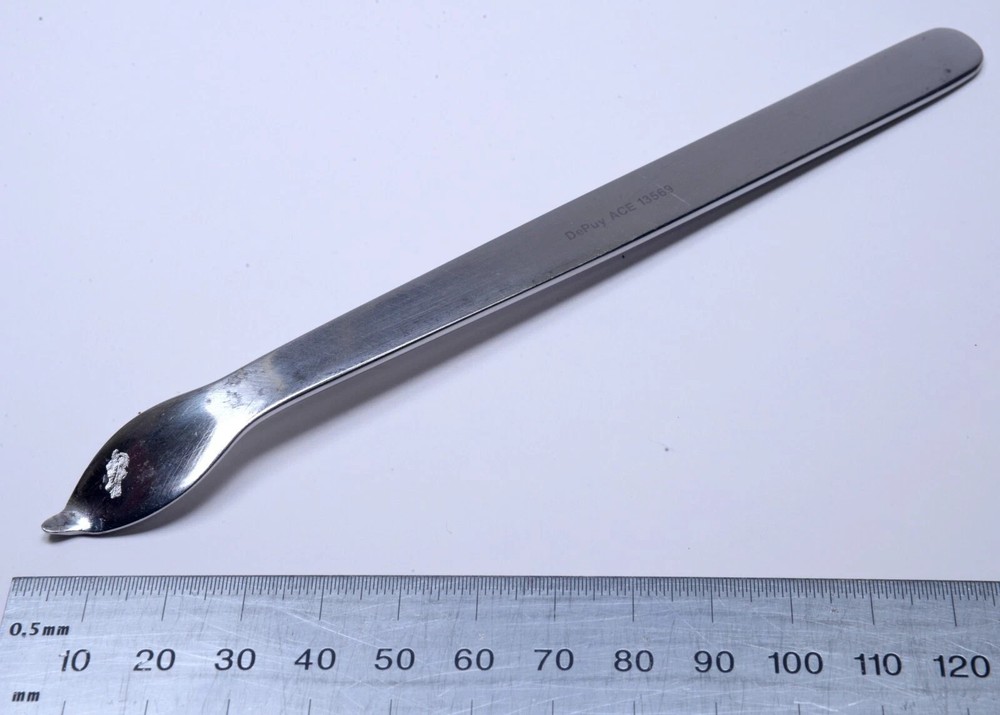 D Puy ACE #13569 Hohmann Retractor 6¼” Stainless Steel Surgical