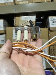 415-41323-01 | 239-41323-01 | Bradford White Natural Gas Pilot Assembly – Comm