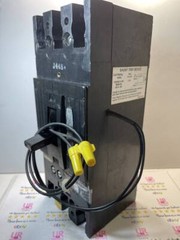 GE TFJ236200 BREAKER WSHUNT AND AUXILIARI 200A 600V 3PH USED