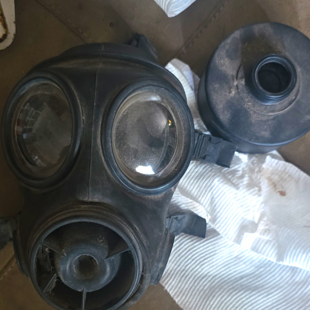 Avon S10 Full Face Respirator Gas Mask, Size M, with Screw-On Filter Canister