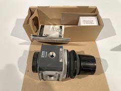 Parker P33RA96BNGP Pneumatic Regulator NPT 3/4″ 125 psig, 8 bar, 0.8 MPa