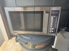 Amana RCS10TS Commercial Microwave 1000W, 5 Power Levels, 19.00 Capacity