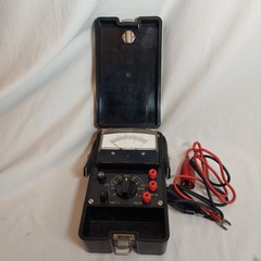 Vintage Gulton Industries VAR-101 Benchmeter Bakelite Case 150V 30A Very Clean