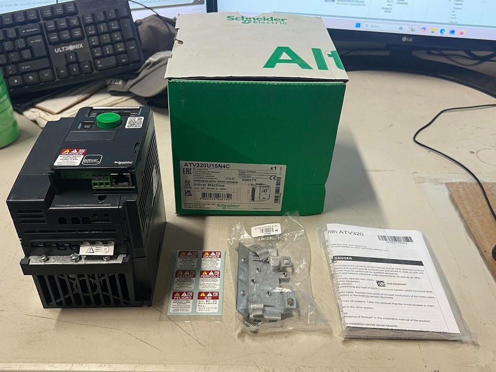 Schneider Electric ATV320U15N4C AC Variable Speed Drive New in box MN STOCK