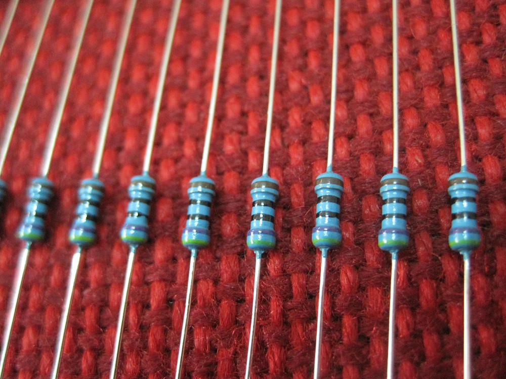 200pcs, 1/4W 0.25W 470 Ohm Metal Film 1% tolerance Resistors Ideal for 12V LEDs