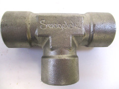 SWAGELOK , SS-8-T , 1/2″ FNPT SST TEE , TAKEN OFF A CANCELED PROJECT, NOS