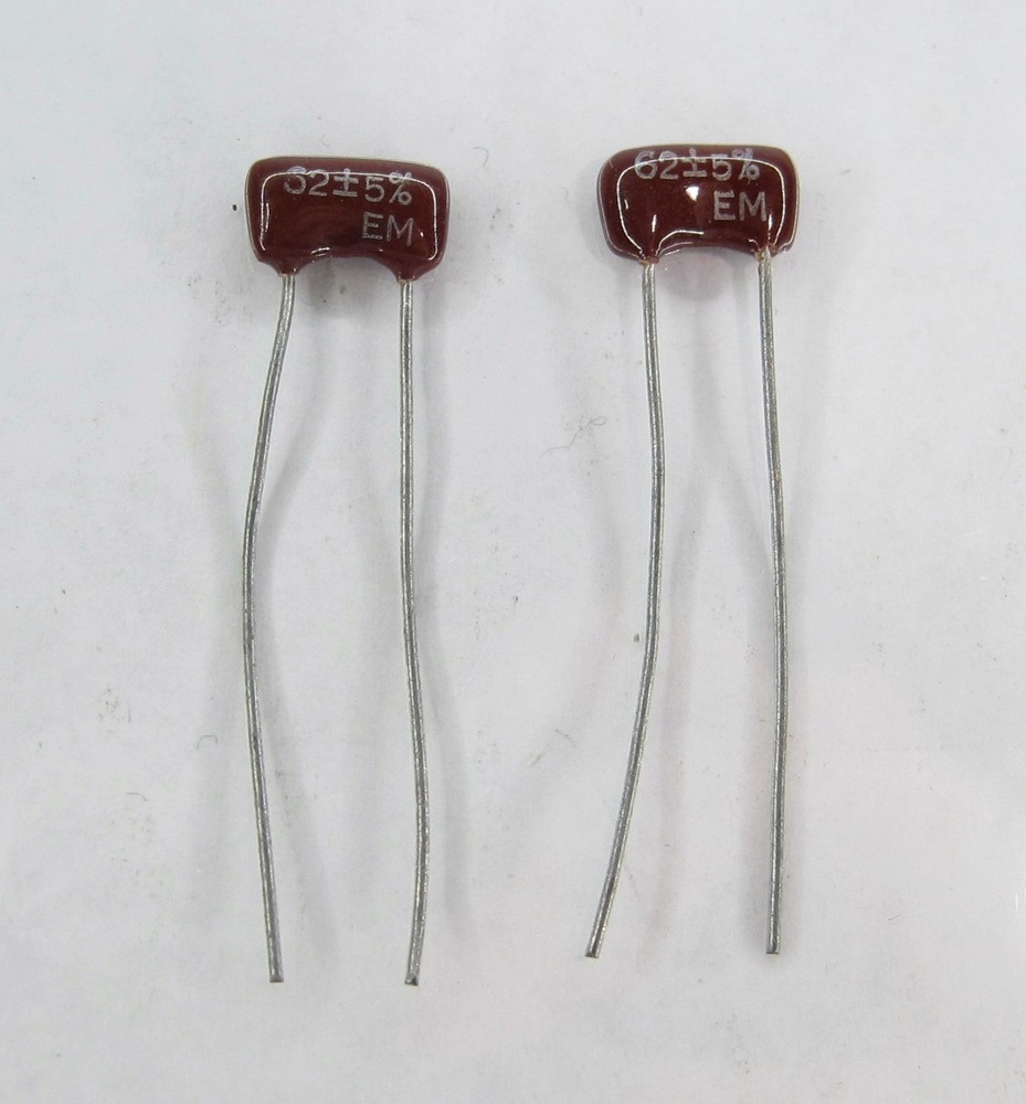 Vintage Unbranded Surplus Silver Mica Capacitors EM 62pf 5% Lot of 2