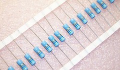 QTY (50) 560 Ohm 2W 5% FLAME PROOF PULSE METAL FILM RESISTORS FP69-561-5% VISHAY