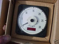 CROMPTON 0 – 30 VDC PANEL GAUGE 077-DIVA-NLNL-PQ 120 VOLT AC SWITCHBOARD METER