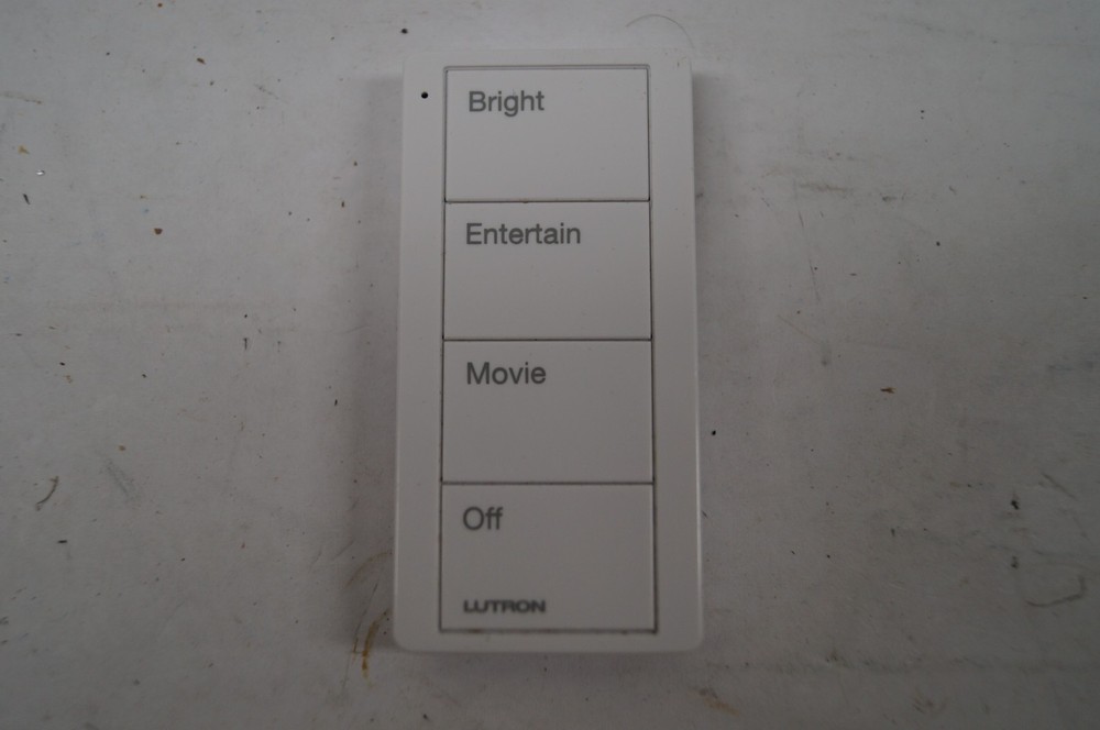 Lutron Pico Wireless Control 4 Button PJ2-4B-GWH-P01 Remote White WORKING B231