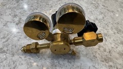 Harris KH1131 High Purity Gas Regulator. Barely used by defense contractor.