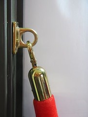 ROPE STANCHION, 5 PCS SET, CROWN TOP AND GOLD POLISH S.S. 12″ DOMED BASE