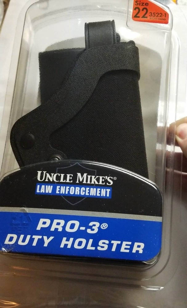 Uncle Mike’s Law Enforcement Pro-3 Duty Holster (Right Hand) – Size 22
