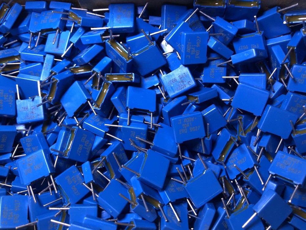 LOT OF 100 – Vishay .0022uf (0.0022uf, 2200pf, 2.2nf) 400v 5% Film Capacitors