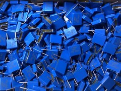 LOT OF 100 – Vishay .0022uf (0.0022uf, 2200pf, 2.2nf) 400v 5% Film Capacitors