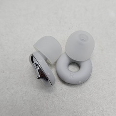 Loop Switch 2 Adjustable Ear Plugs 3 Noise Relief Modes 20-26 dB (SNR) Reduction
