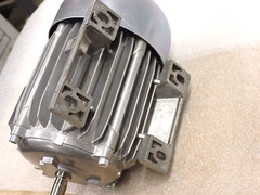 Lenze D-32699 Asynchronus Motor 230V 1.350 R/MIN NEW