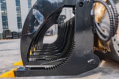 72” Root Rake Clam Grapple Attachment Bobcat Skid Steer Tractor Quick Attach