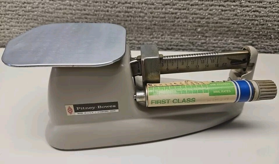 Vtg Pitney-Bowes Post Office 16 oz Balance Scale w/ Postal Rates Chart USA
