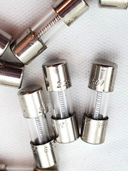 Lot of 10 Littelfuse 2AG 250 Volt 2 Amp Slow Blow 5 x 15 mm Glass Fuses 229002
