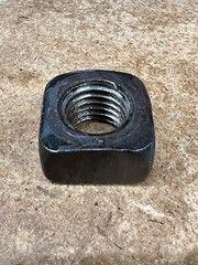 (1) 1 1/2″-6 Square Nuts Steel Plain Regular 1 1/2-6 1.50″ SQUARE NUT (2.25×1.3)