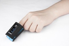 Creative Medical Compact Fingertip Pulse Oximeter Bluetooth LCD Display PC-60FW